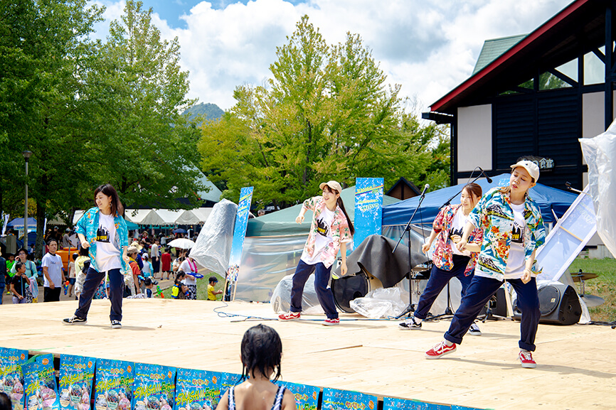 夏にぴったりなアツいステージが展開